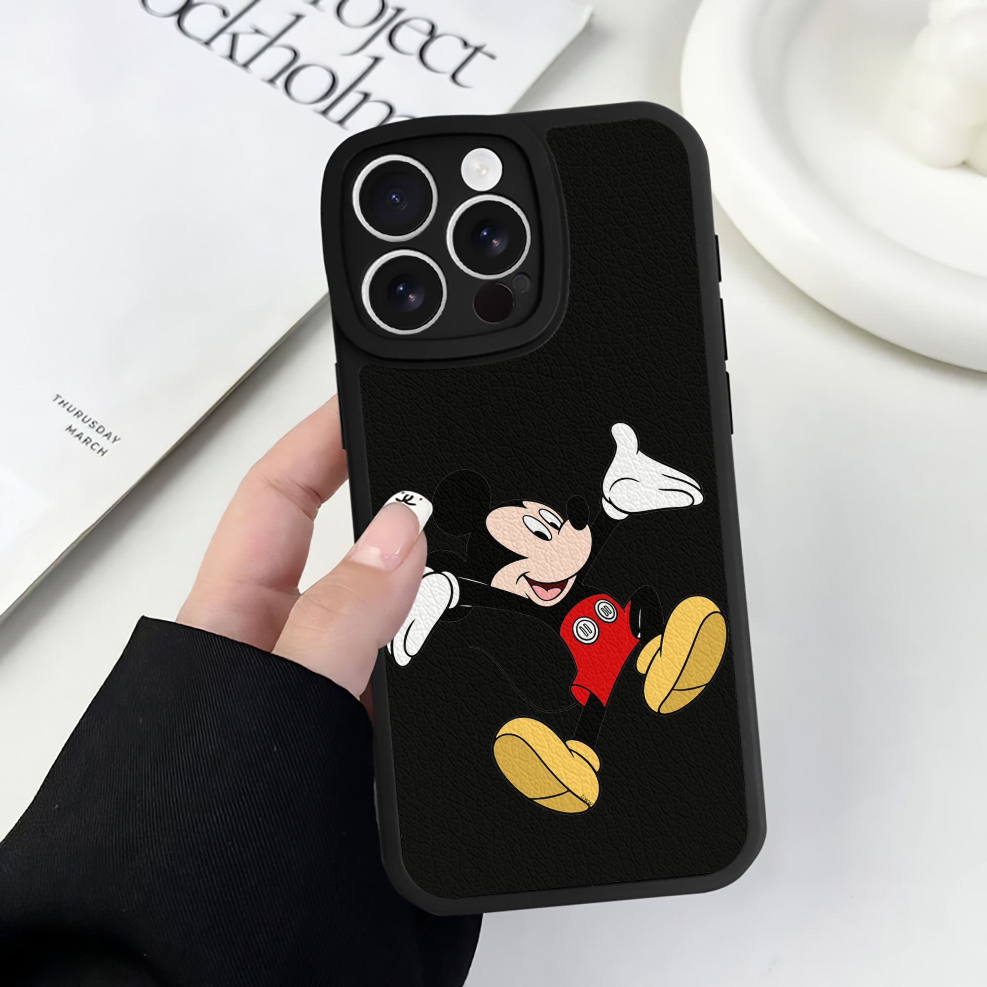 （画像用） ミッキーマウス Mickey Mouse 【iPhone 16シリーズ対応】シリコンスマホケース（レザー調） 材質：シリコン